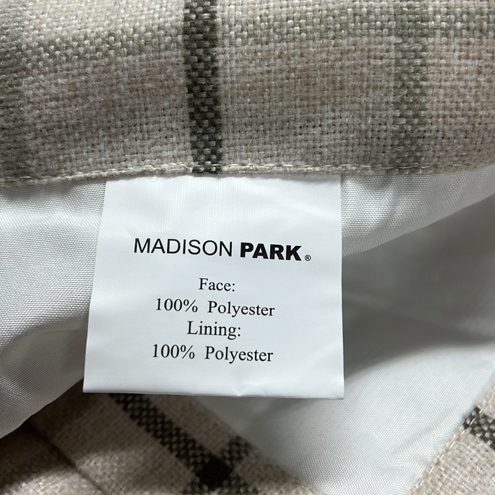 Madison Park one panel 50”x84”
Lined - Picture 6 of 8